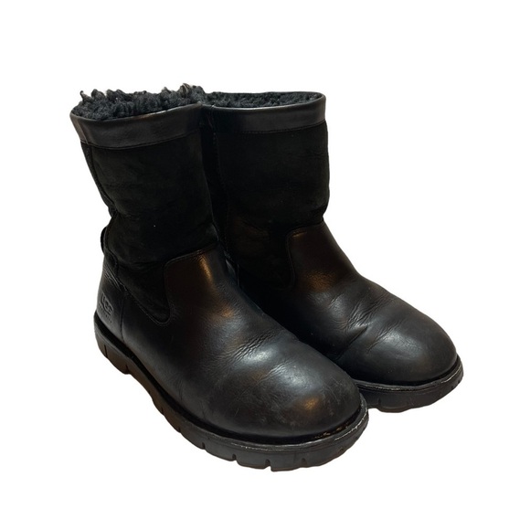 UGG Man Shoes Size 9 - Picture 1 of 7